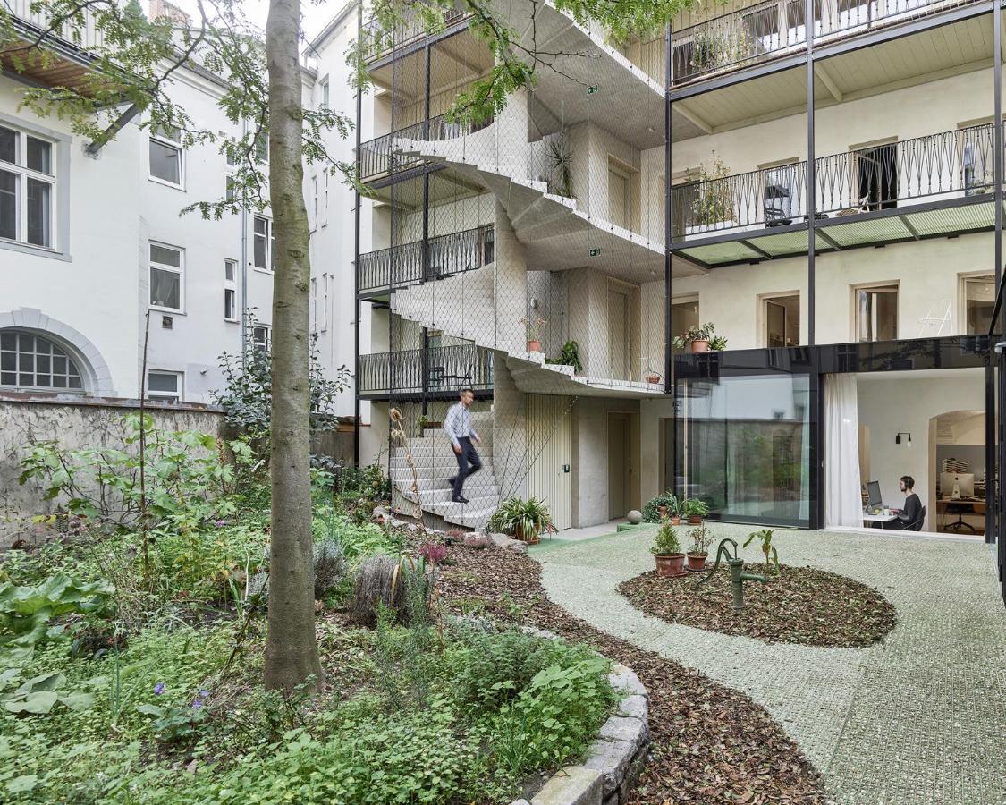 Schick Und Luftig Im Herzen Von Linz Esterno foto