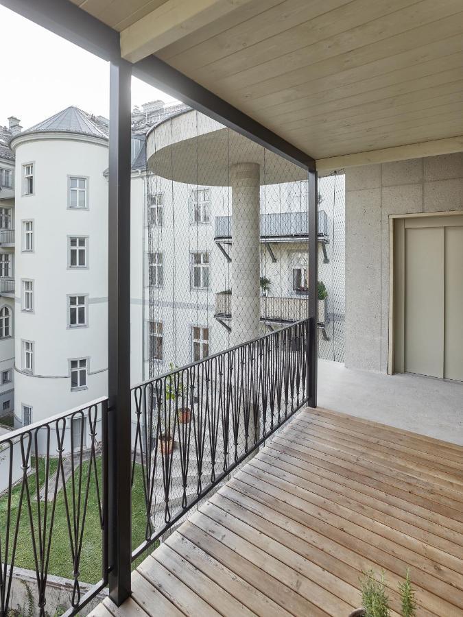 Schick Und Luftig Im Herzen Von Linz Esterno foto