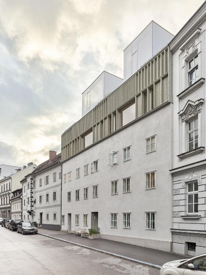 Schick Und Luftig Im Herzen Von Linz Esterno foto